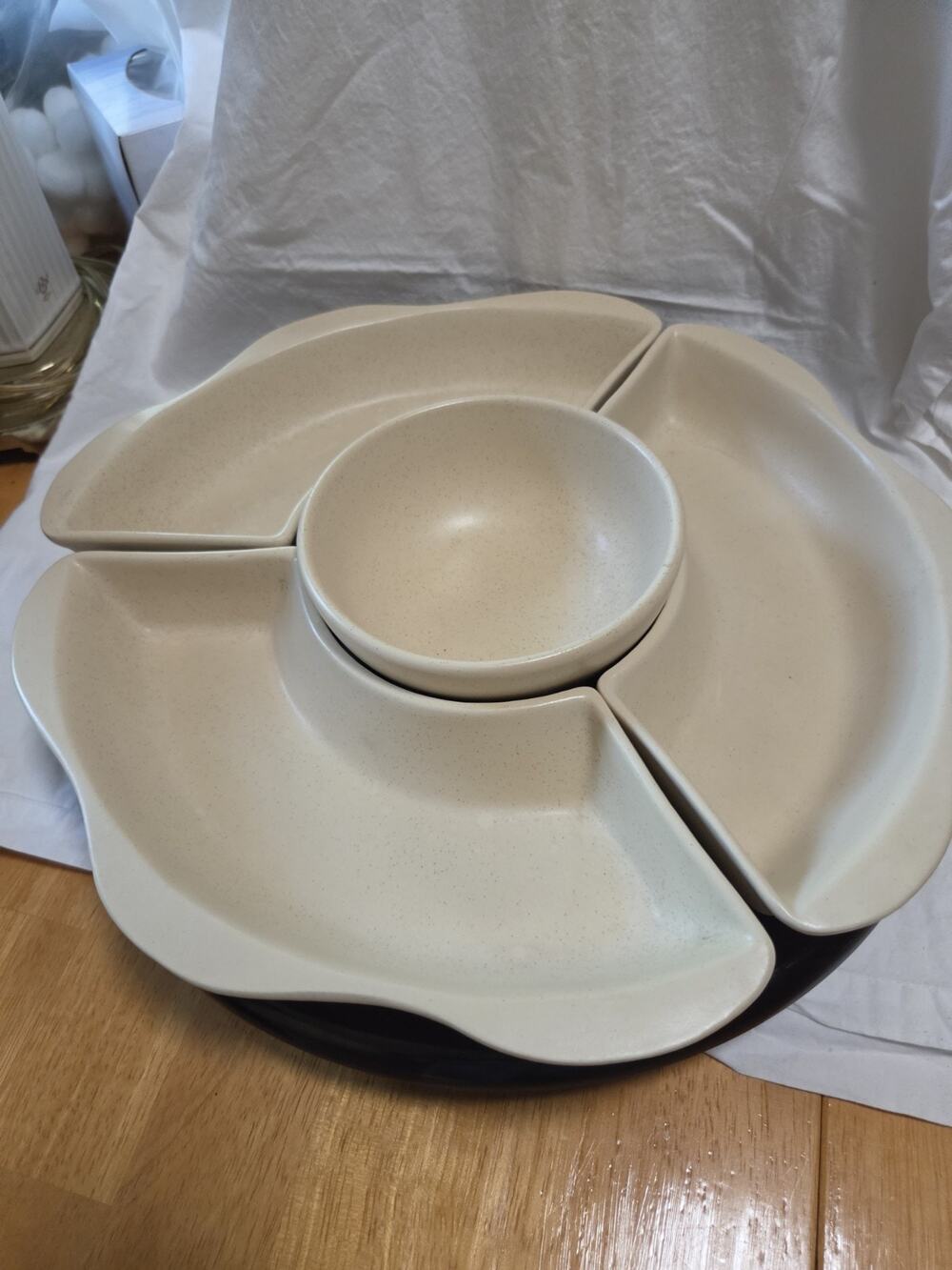 VTG California USA #528 Pottery 4 Pc Set MCM Crescent Shaped Snack Dishes/ Base